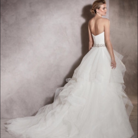 PRONOVIAS ALBANIA Ivory Wedding Gown -Size 8 - Picture 2 of 6